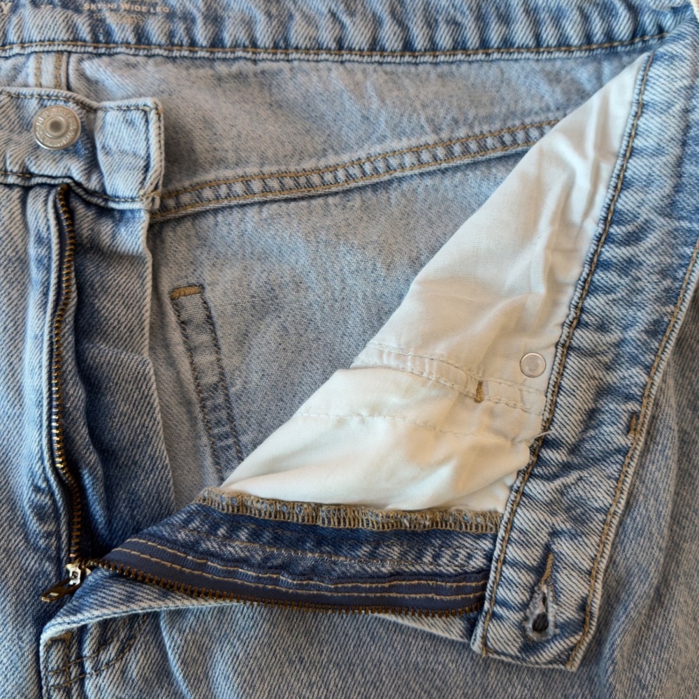 Old Navy Sky Hi Wide-Leg Cargo Denim Jeans Size 16 Light Wash Pockets Utility - Picture 8 of 15